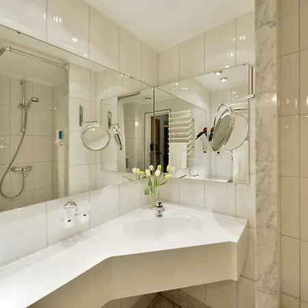 Ξενοδοχείο Burghotel Stammhaus 3*