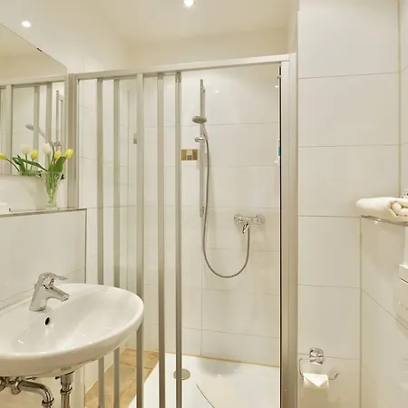 Hotell Burghotel Stammhaus 3*